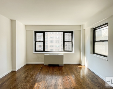 East 56 Street - Photo Thumbnail 7