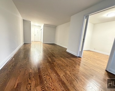 East 56 Street - Photo Thumbnail 13