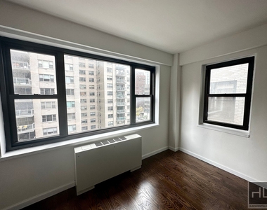 East 56 Street - Photo Thumbnail 15