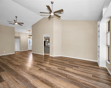 9307 Palm Haven Court - Photo Thumbnail 8