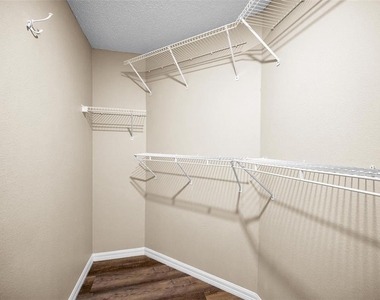 9307 Palm Haven Court - Photo Thumbnail 17