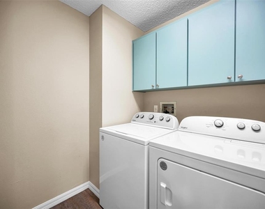 9307 Palm Haven Court - Photo Thumbnail 21