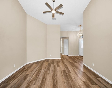 9307 Palm Haven Court - Photo Thumbnail 5