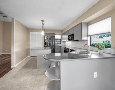 9307 Palm Haven Court - Photo Thumbnail 9