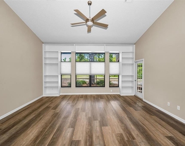 9307 Palm Haven Court - Photo Thumbnail 7