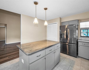 9307 Palm Haven Court - Photo Thumbnail 12