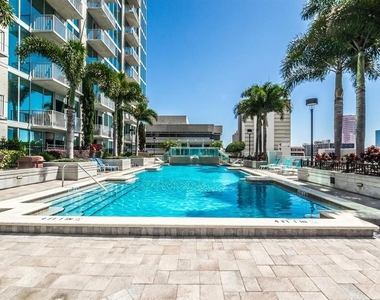 777 N Ashley Drive - Photo Thumbnail 18