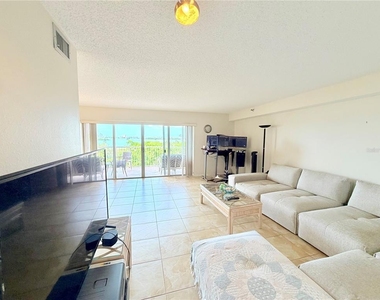 7430 Sunshine Skyway Lane S - Photo Thumbnail 14