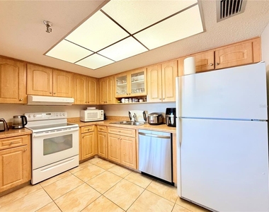 7430 Sunshine Skyway Lane S - Photo Thumbnail 8