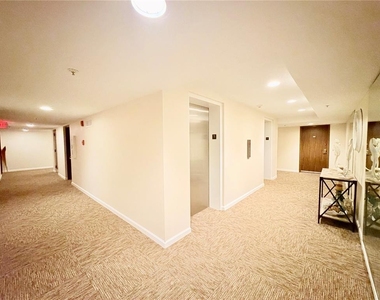 7430 Sunshine Skyway Lane S - Photo Thumbnail 2