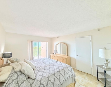 7430 Sunshine Skyway Lane S - Photo Thumbnail 16