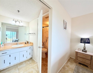 7430 Sunshine Skyway Lane S - Photo Thumbnail 18