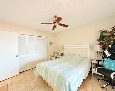 7430 Sunshine Skyway Lane S - Photo Thumbnail 30