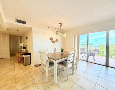 7430 Sunshine Skyway Lane S - Photo Thumbnail 11