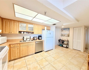 7430 Sunshine Skyway Lane S - Photo Thumbnail 9