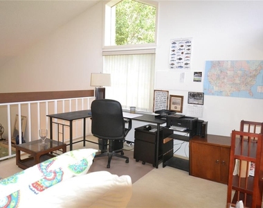 112 Lindsay Lane - Photo Thumbnail 4
