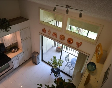 112 Lindsay Lane - Photo Thumbnail 3