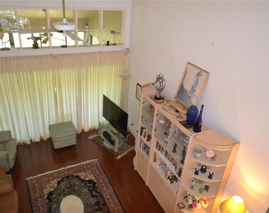 112 Lindsay Lane - Photo Thumbnail 12