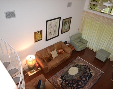 112 Lindsay Lane - Photo Thumbnail 9