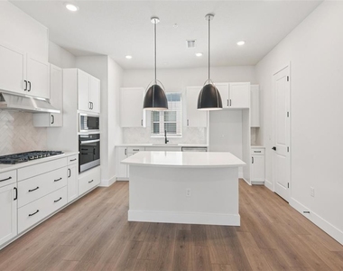 3133 4th Terrace N - Photo Thumbnail 10