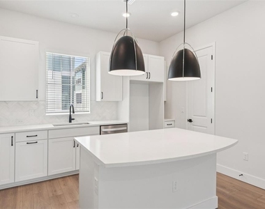 3133 4th Terrace N - Photo Thumbnail 11