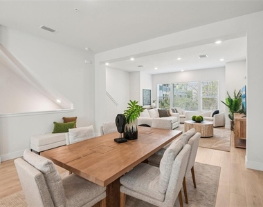 3133 4th Terrace N - Photo Thumbnail 7