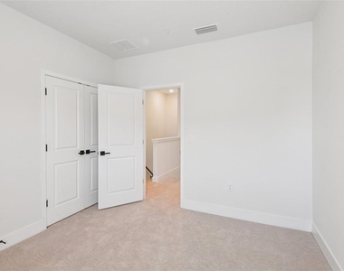 3133 4th Terrace N - Photo Thumbnail 24