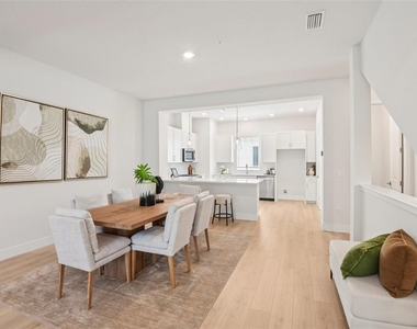 3133 4th Terrace N - Photo Thumbnail 5
