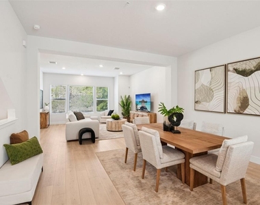 3133 4th Terrace N - Photo Thumbnail 8