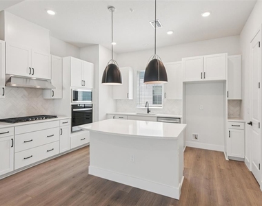 3133 4th Terrace N - Photo Thumbnail 9