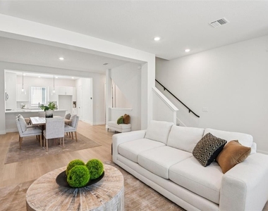 3129 4th Terrace N - Photo Thumbnail 10