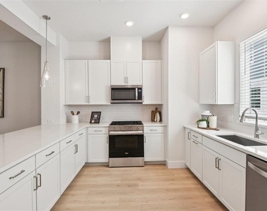 3129 4th Terrace N - Photo Thumbnail 16
