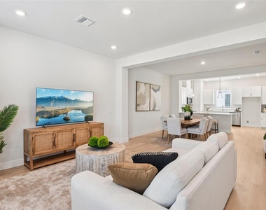 3129 4th Terrace N - Photo Thumbnail 9