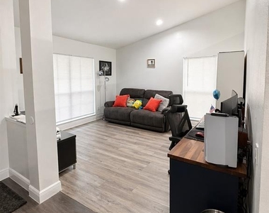 1208 Tiger Wood Court - Photo Thumbnail 5