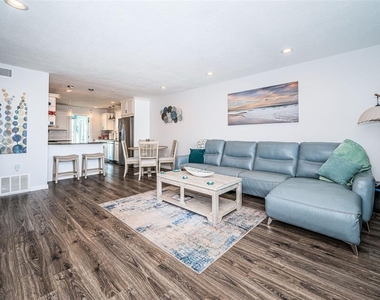2 Causeway Boulevard - Photo Thumbnail 8