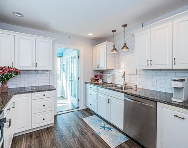 2 Causeway Boulevard - Photo Thumbnail 13