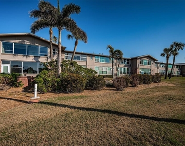 2 Causeway Boulevard - Photo Thumbnail 25