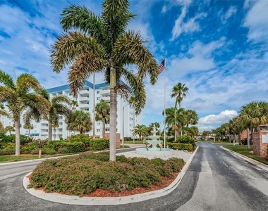 2 Causeway Boulevard - Photo Thumbnail 7