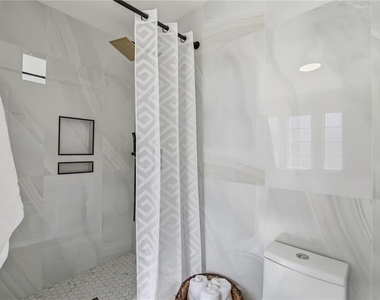 918 45th Street N - Photo Thumbnail 21