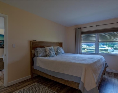 5020 Brittany Drive S - Photo Thumbnail 17