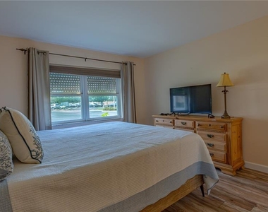 5020 Brittany Drive S - Photo Thumbnail 18