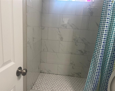 3114 58th Avenue N - Photo Thumbnail 7