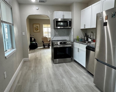 3114 58th Avenue N - Photo Thumbnail 2