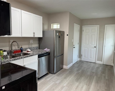 3114 58th Avenue N - Photo Thumbnail 3