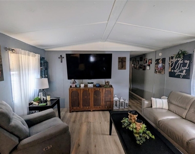 53 Sunset Circle - Photo Thumbnail 3