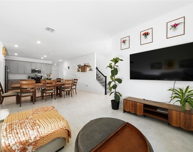 4132 Jespersen Street - Photo Thumbnail 11