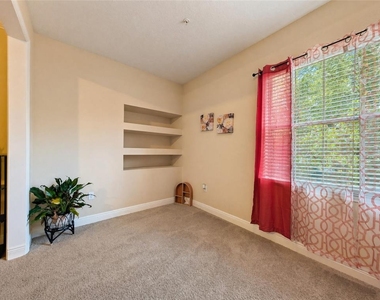 143 Southern Pecan Circle - Photo Thumbnail 3