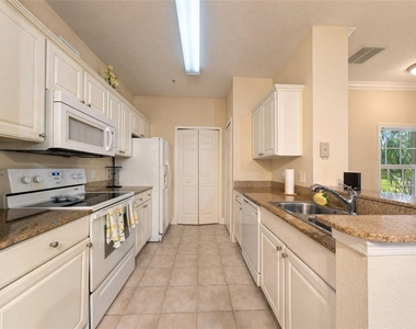 143 Southern Pecan Circle - Photo Thumbnail 4