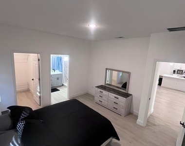 1597 Kerman Street - Photo Thumbnail 20