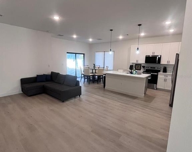 1597 Kerman Street - Photo Thumbnail 5